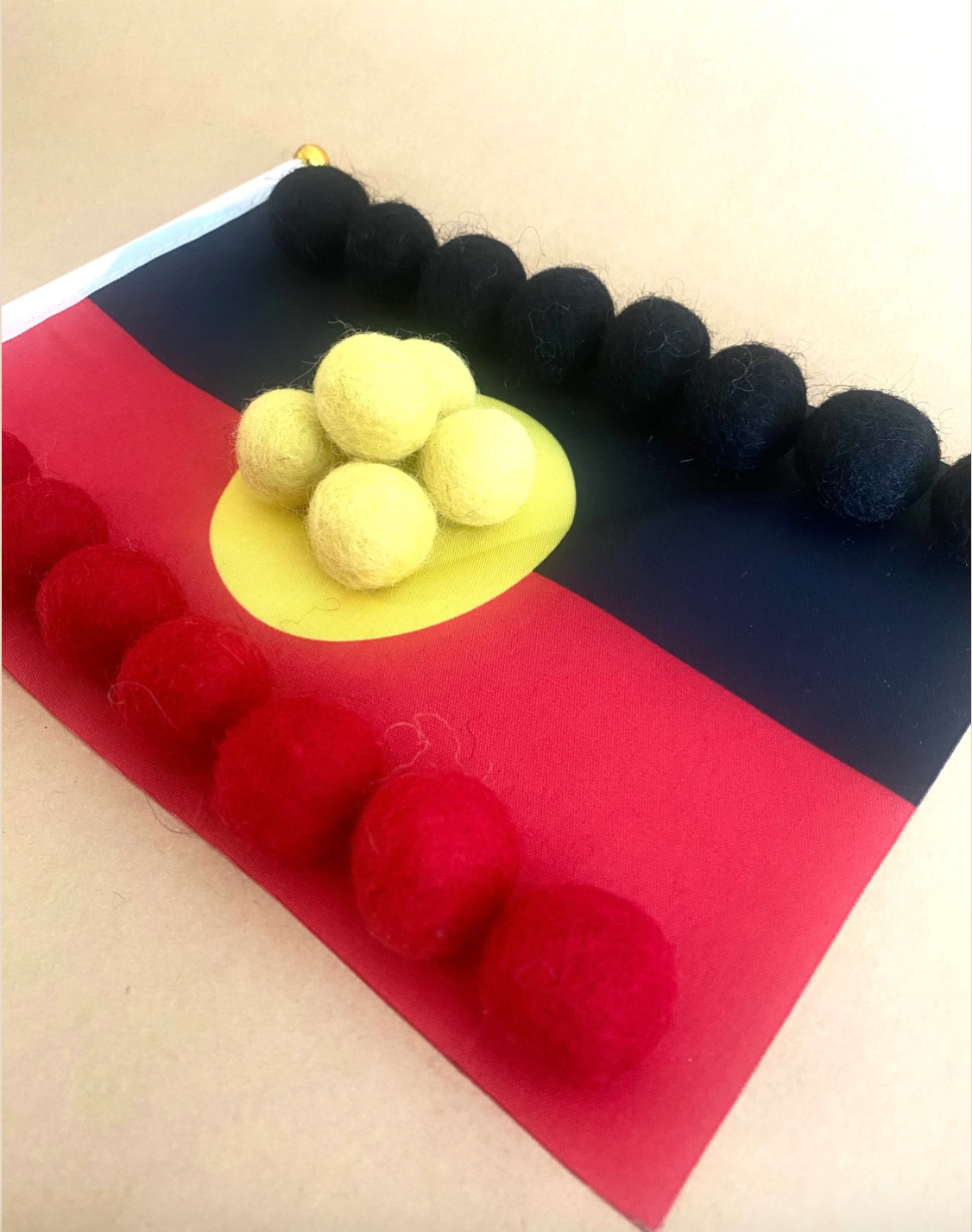 Boules de feutre à thème aborigène