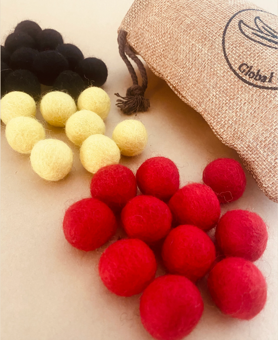 Boules de feutre à thème aborigène