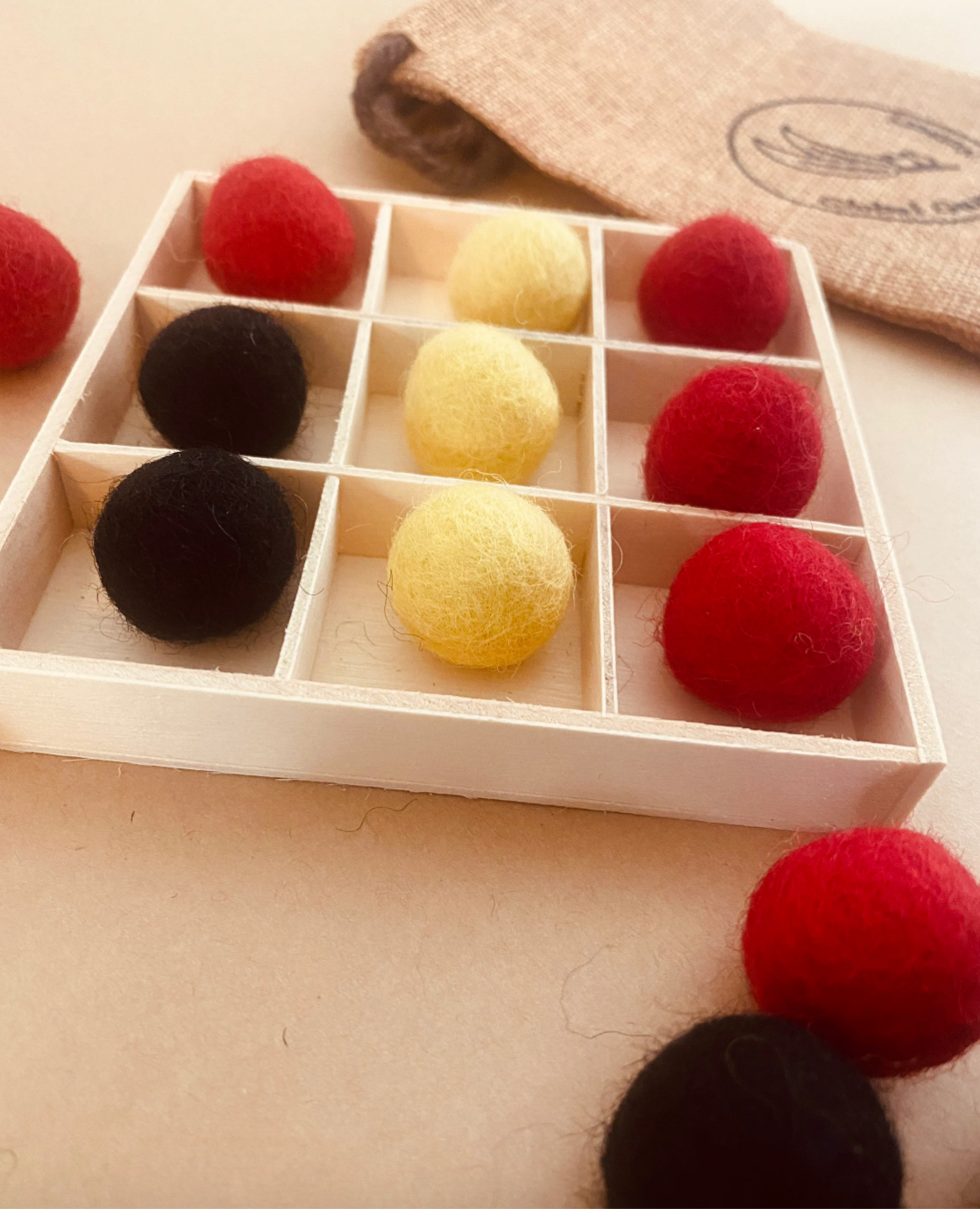 Boules de feutre à thème aborigène