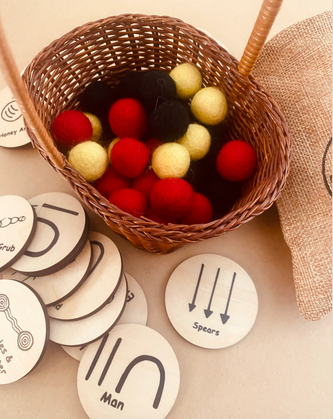 Boules de feutre à thème aborigène