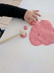 Baby Hammer - Natural Wood: Wooden baby hammer designed to develop fine motor skills.