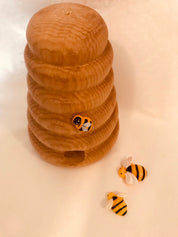 Resin Bees – Life Cycle Craft Supplies: Small resin bee set perfect for teaching insect life cycles, fairy garden crafts, or nature-themed play.