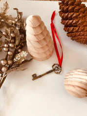 kids wooden view finder: nature exploration tool for observing clouds and leaves.