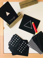 Mini chalkboard and wooden stand (13x15cm), perfect for notes, messages, or creative play.