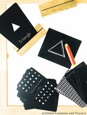 Mini chalkboard and wooden stand (13x15cm), perfect for notes, messages, or creative play.