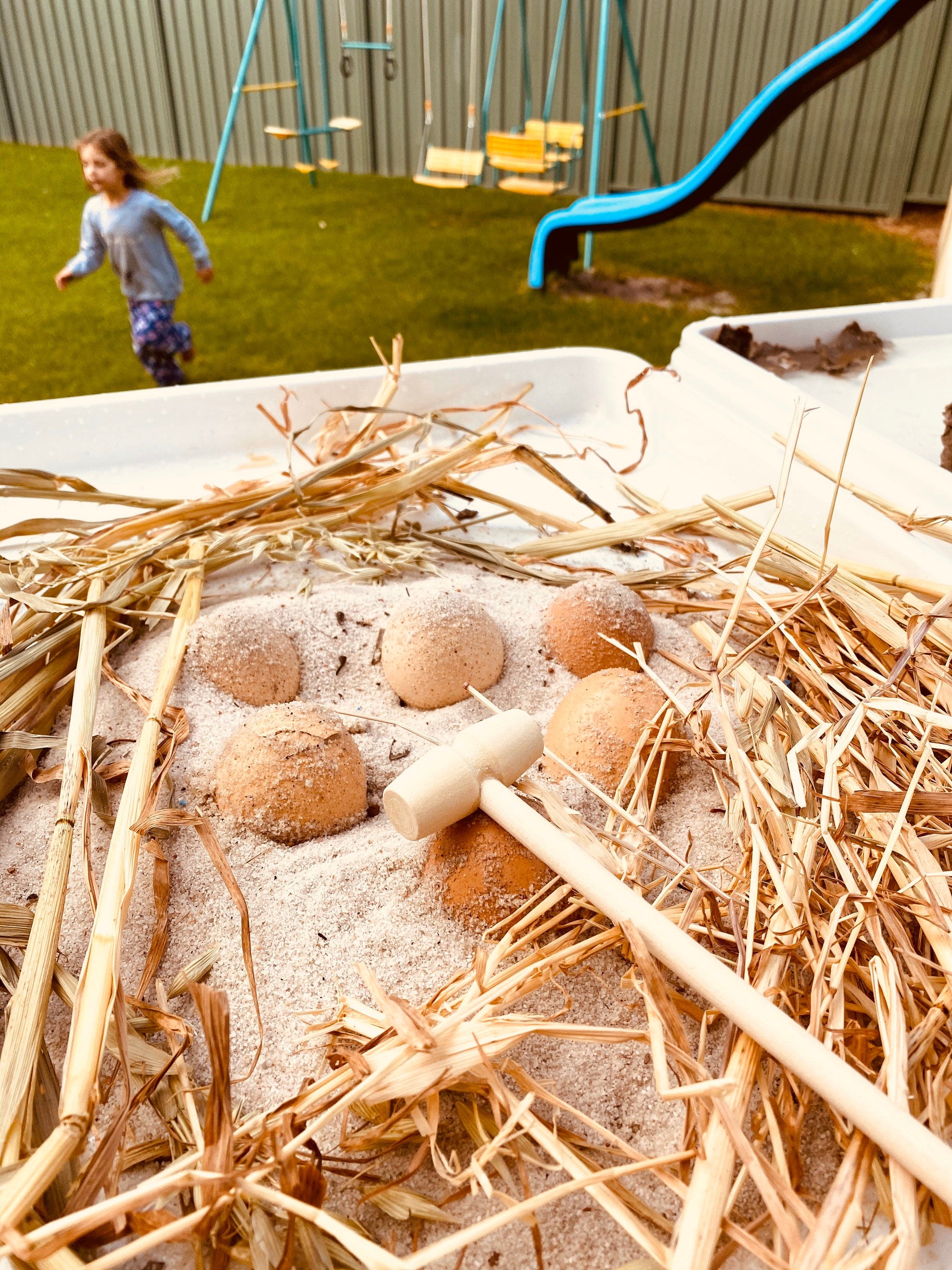 Baby Hammer - Natural Wood: Wooden baby hammer designed to develop fine motor skills.