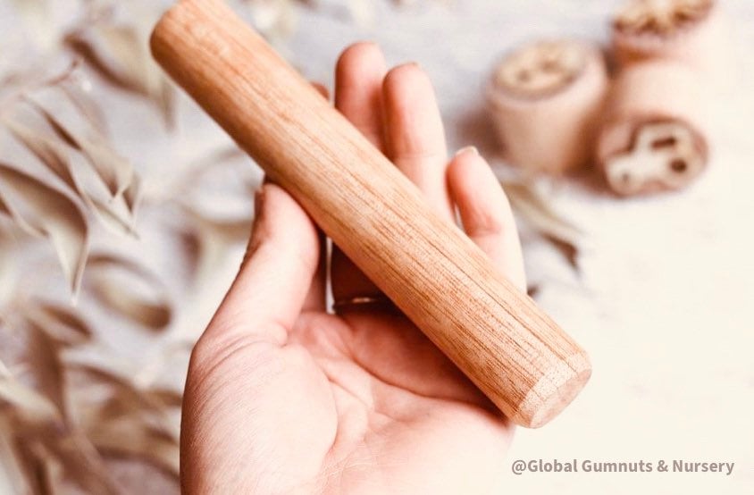 Natural Wooden Rolling Pin: 19.5cm rolling pin for baking or crafting.