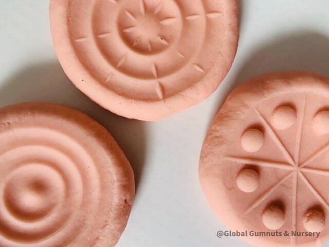 Round Patterned Wooden Stamper: Wooden stamp with unique patterns, ideal for clay, pottery, or dough play, adding texture and creativity.