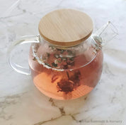 Glass Teapot with Bamboo Lid: Stylish glass teapot with bamboo lid, perfect for tea time or as a display piece for modern decor.