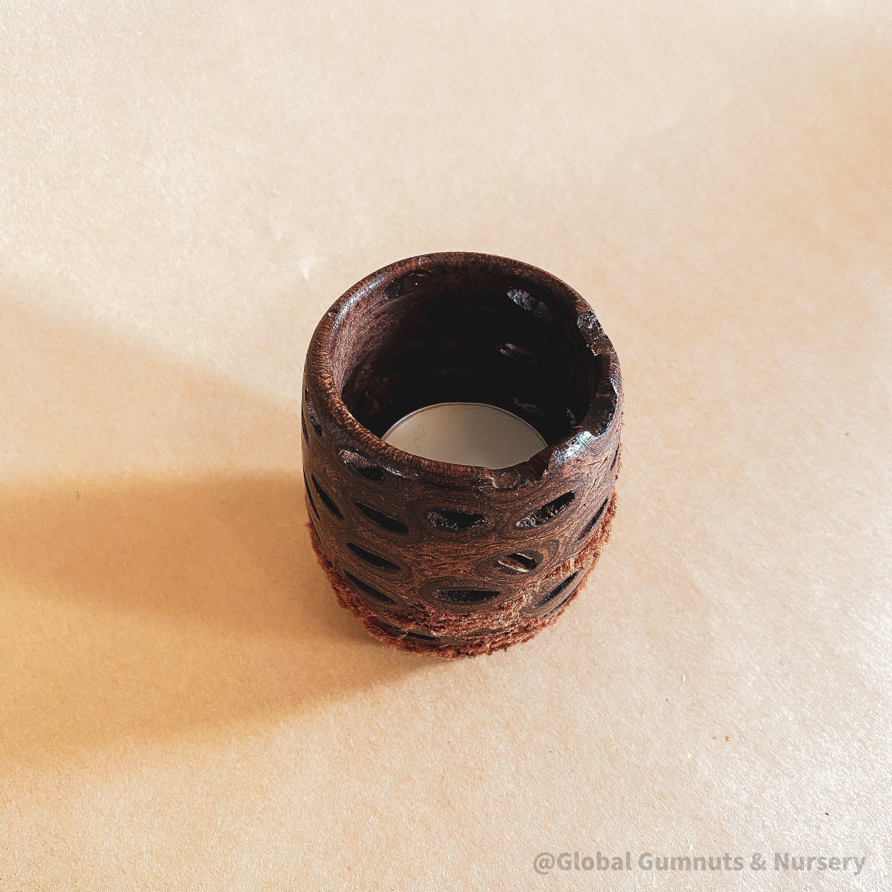 Single Hollow Tea Light – Banksia Flowers: Natural hollow tea light holder, inspired by banksia flowers, bringing charm to any setting.