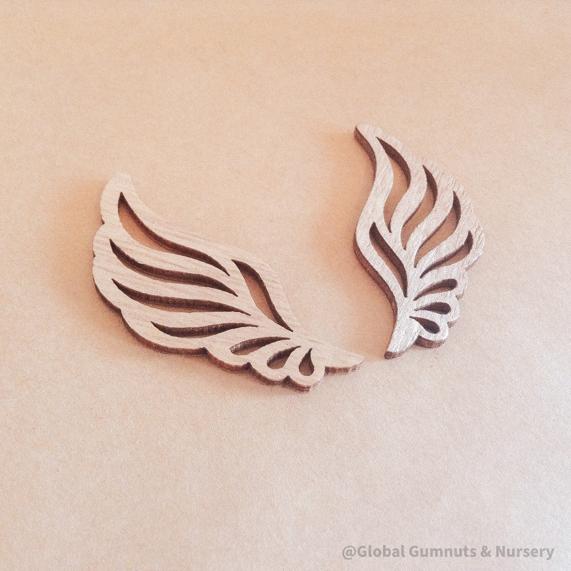 Wooden fairy wings for peg dolls (set of 2, 6cm), a whimsical crafting supply.