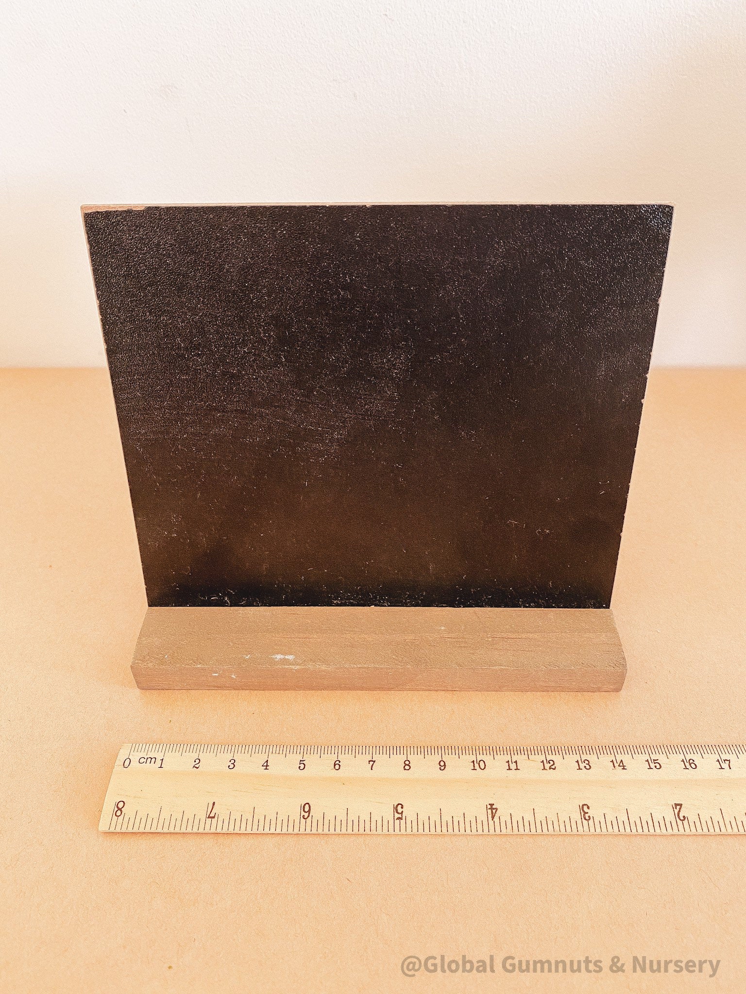 Mini chalkboard and wooden stand (13x15cm), perfect for notes, messages, or creative play.
