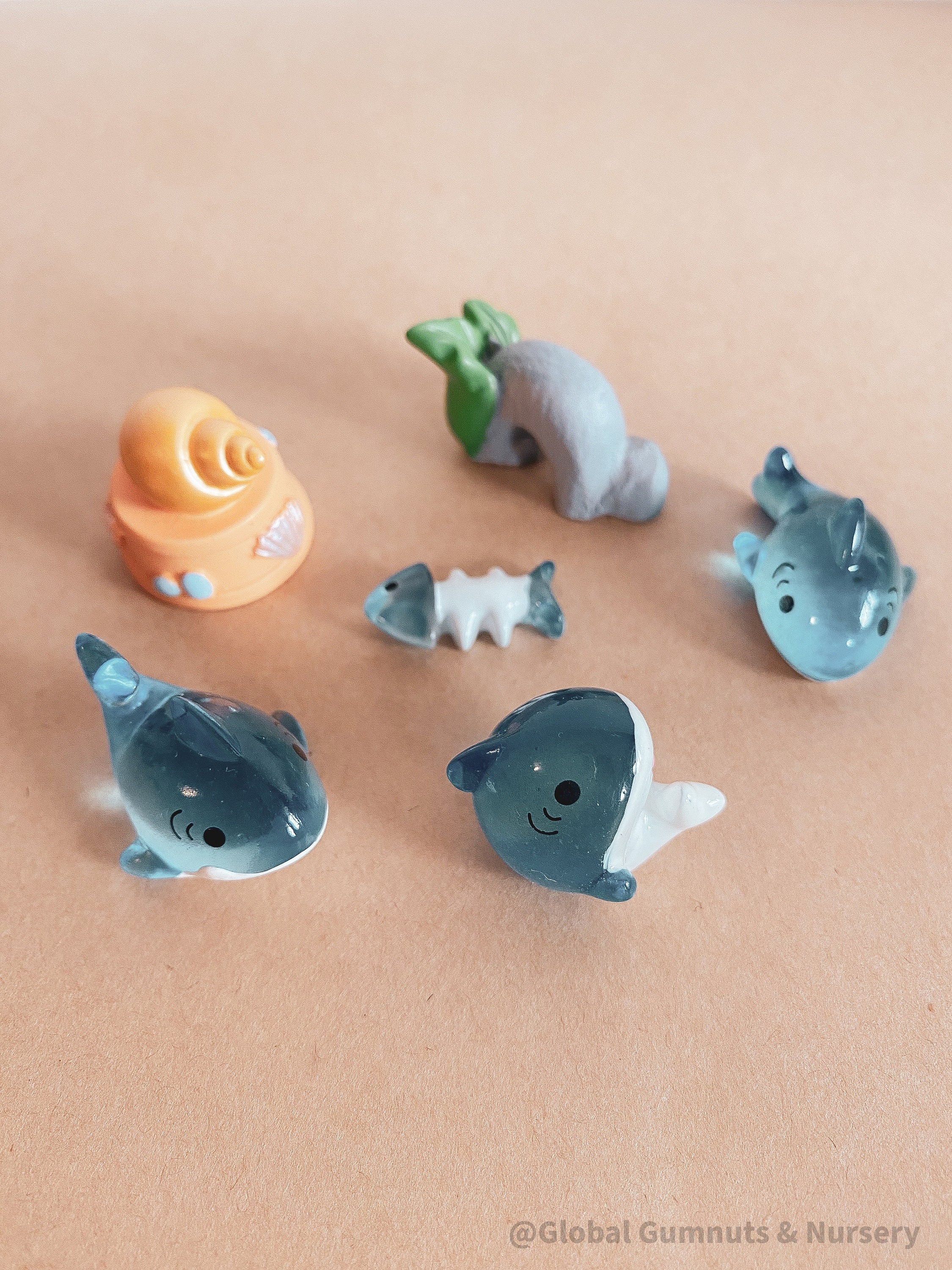 resin skeleton shark: miniature resin marine figure for underwater-themed projects.
