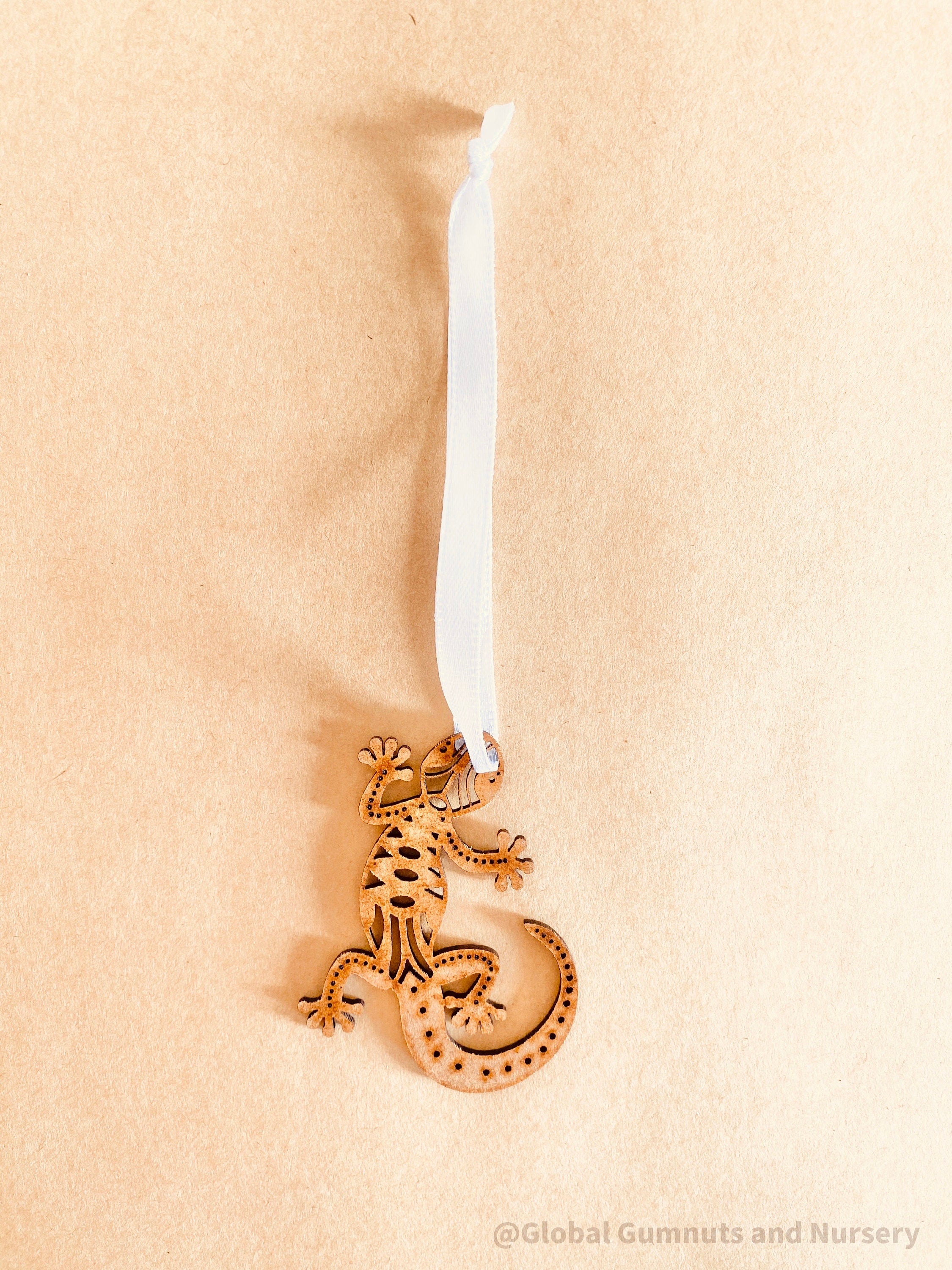 Gecko Ornament: Australian animal-themed gecko ornament for Christmas trees.