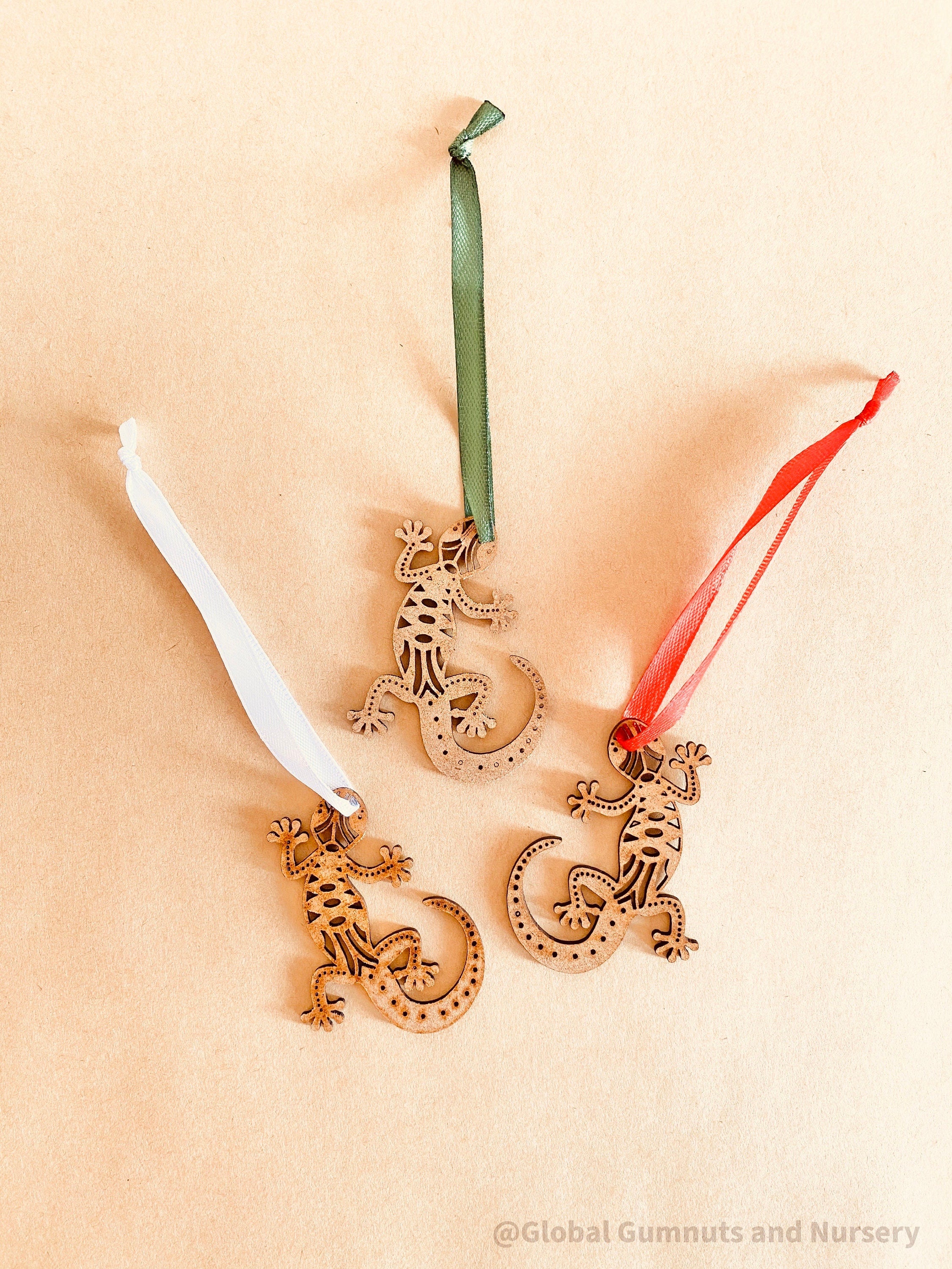 Gecko Ornament: Australian animal-themed gecko ornament for Christmas trees.