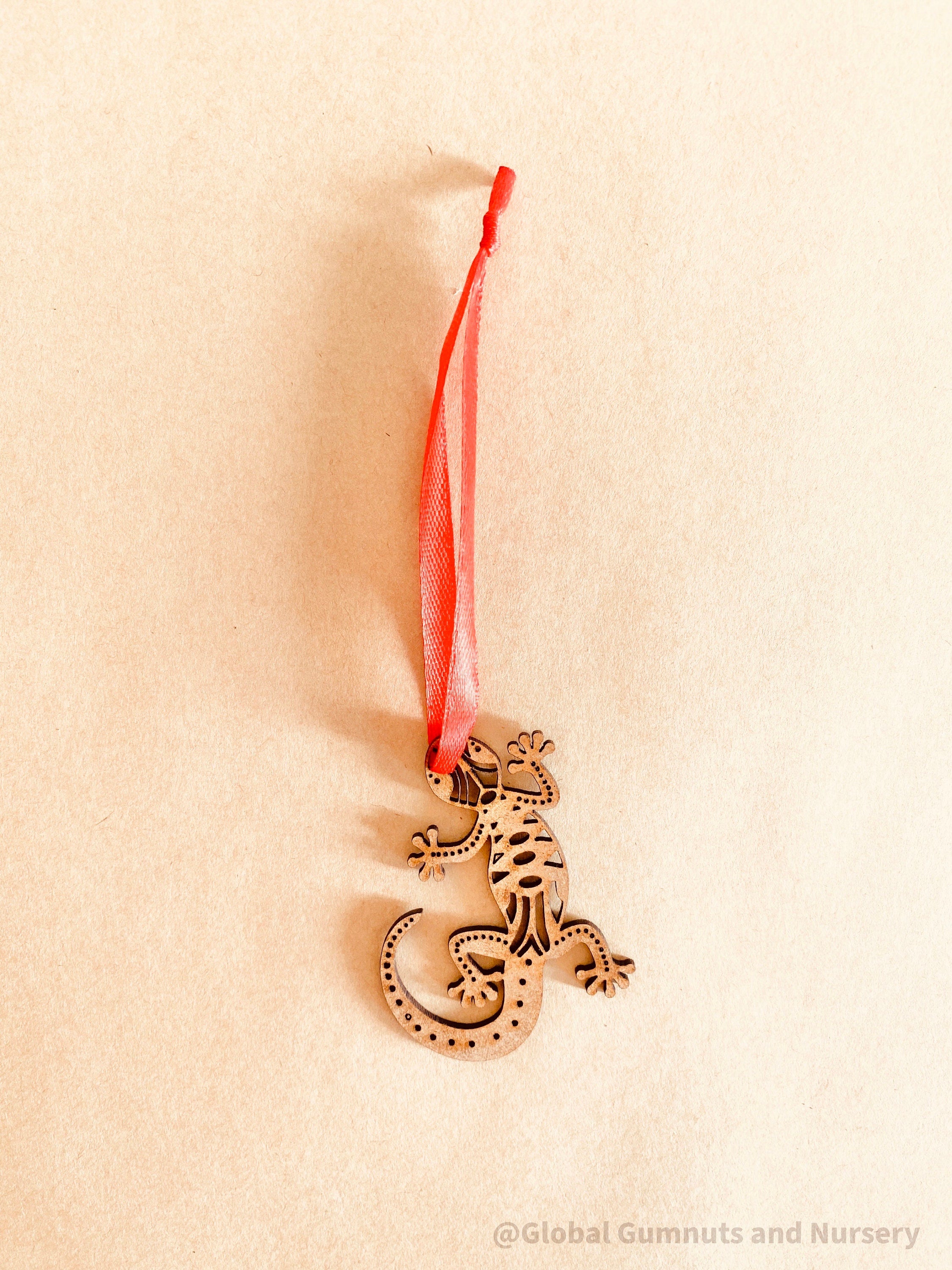 Gecko Ornament: Australian animal-themed gecko ornament for Christmas trees.