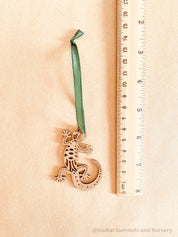 Gecko Ornament: Australian animal-themed gecko ornament for Christmas trees.
