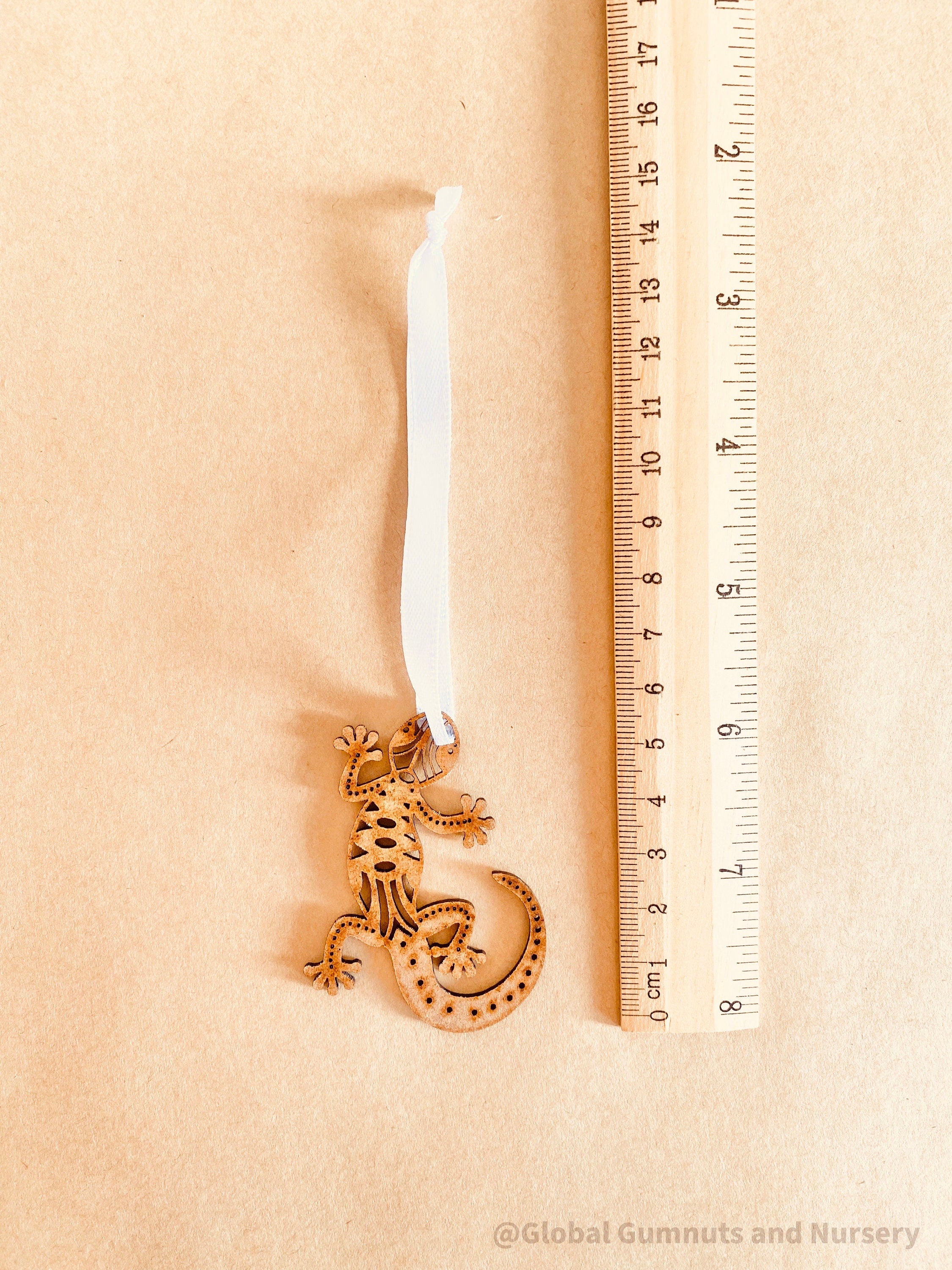 Gecko Ornament: Australian animal-themed gecko ornament for Christmas trees.