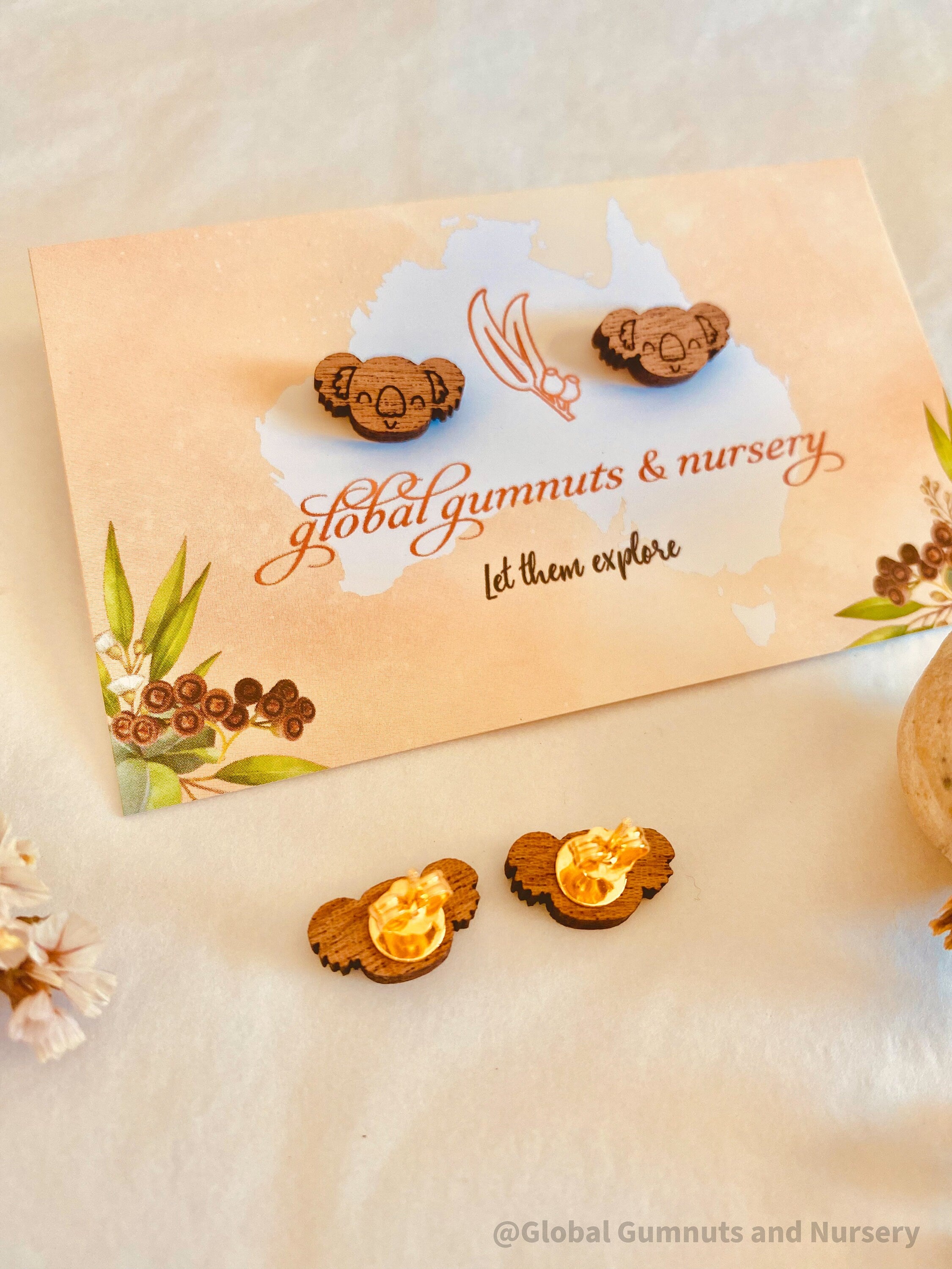 Wood Cloud Decor Piece: Handcrafted wooden cloud decoration, ideal for small world play or weather-themed displays.
