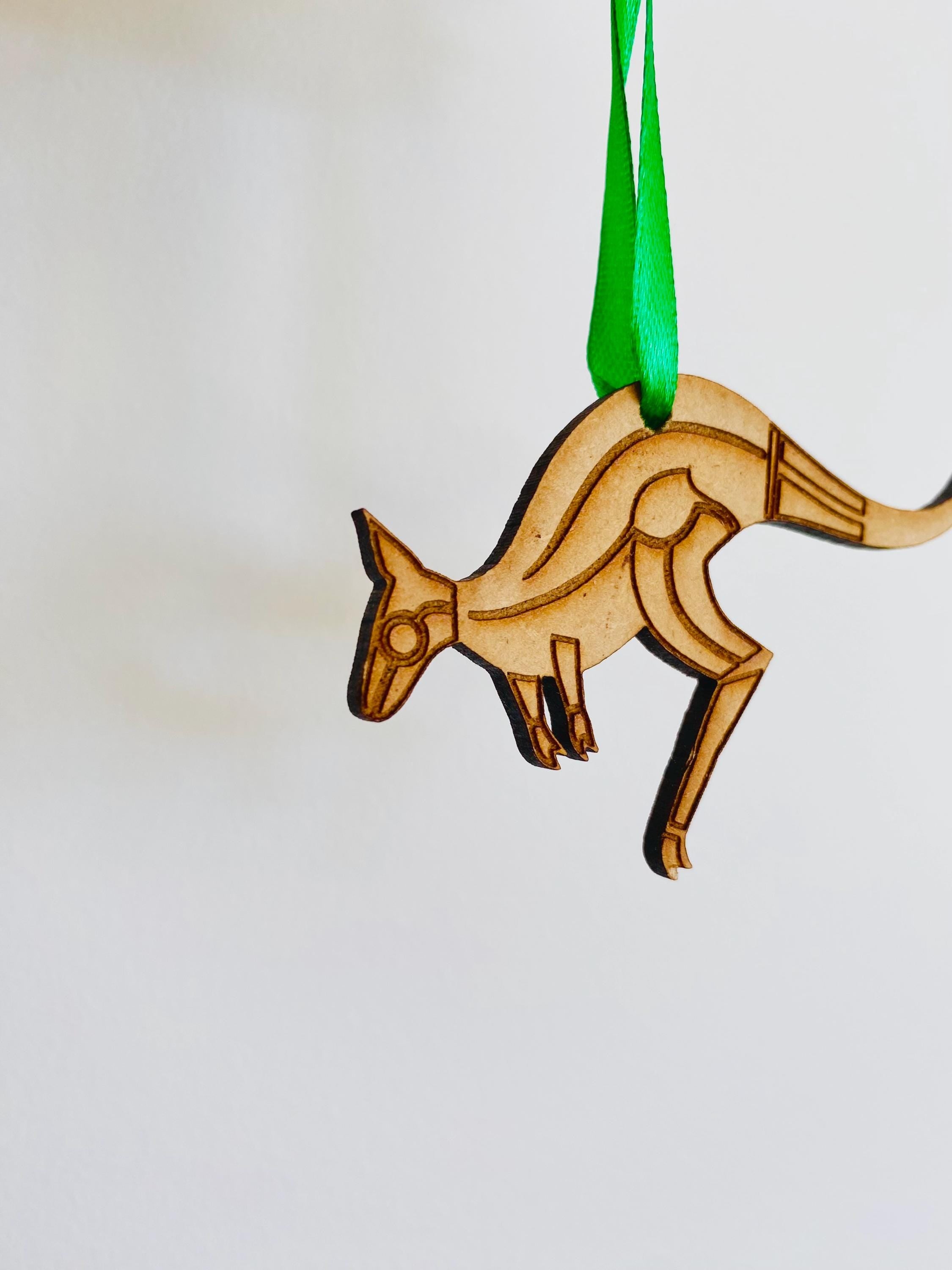 Kangaroo Australian Christmas Ornament: Wooden kangaroo ornament, ideal for Christmas tree decoration, featuring an iconic Australian animal.