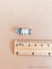 resin skeleton shark: miniature resin marine figure for underwater-themed projects.