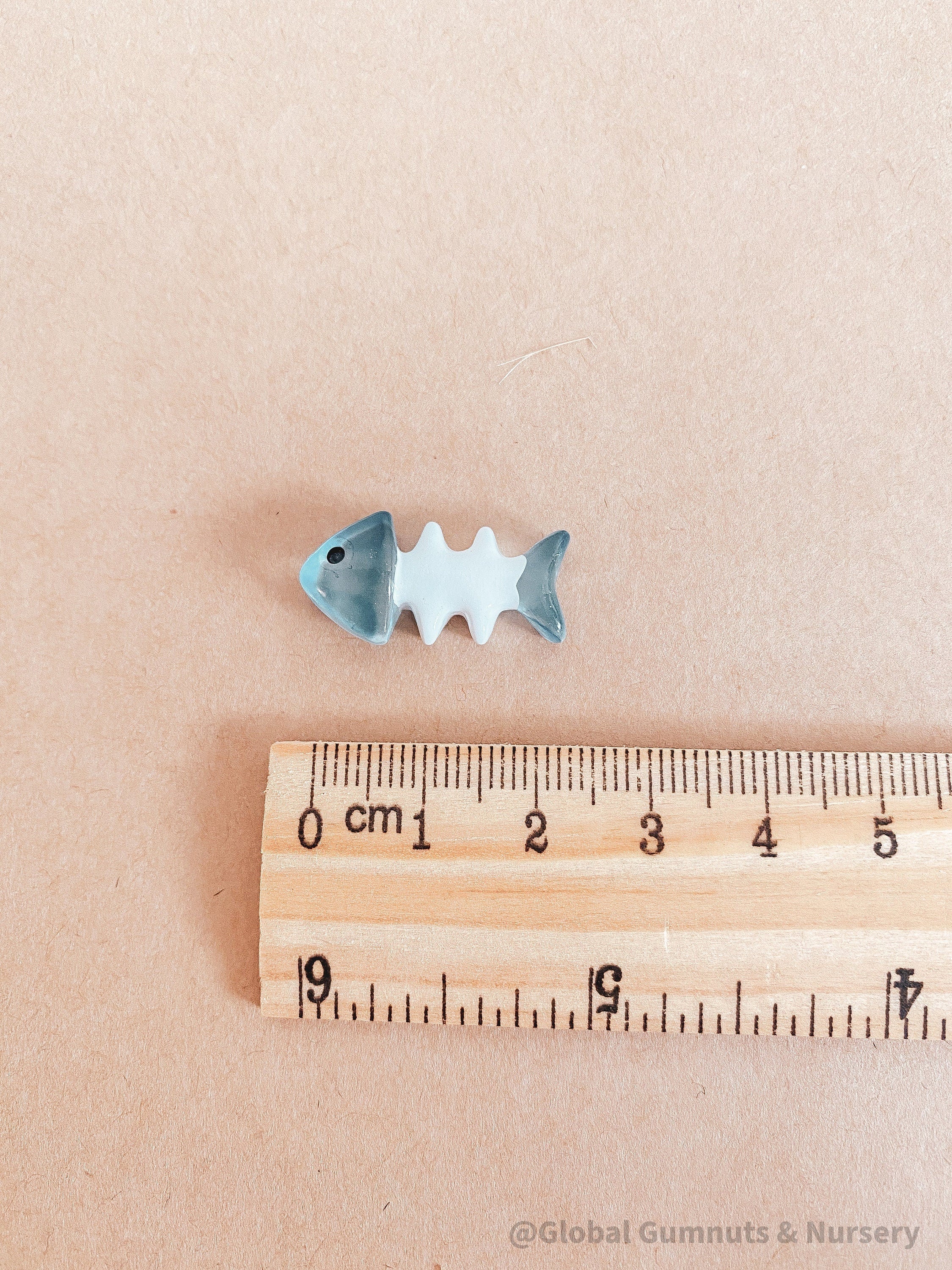 resin skeleton shark: miniature resin marine figure for underwater-themed projects.
