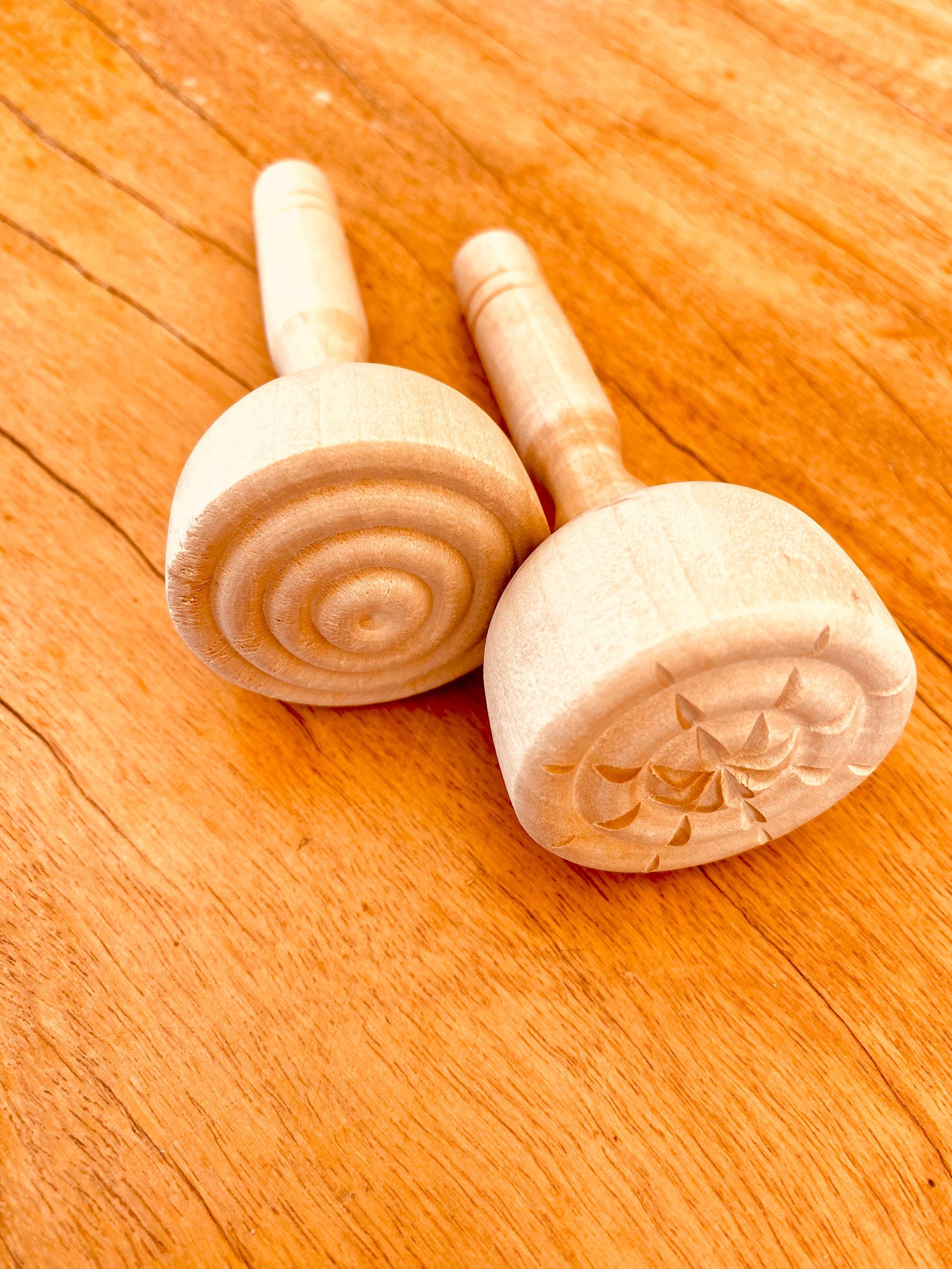 Round Patterned Wooden Stamper: Wooden stamp with unique patterns, ideal for clay, pottery, or dough play, adding texture and creativity.