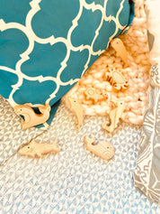 Handmade Wooden Sea Animal Set: Marine-themed wooden set with 8 aquatic animals.