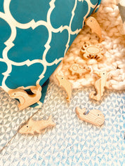 Handmade Wooden Sea Animal Set: Marine-themed wooden set with 8 aquatic animals.