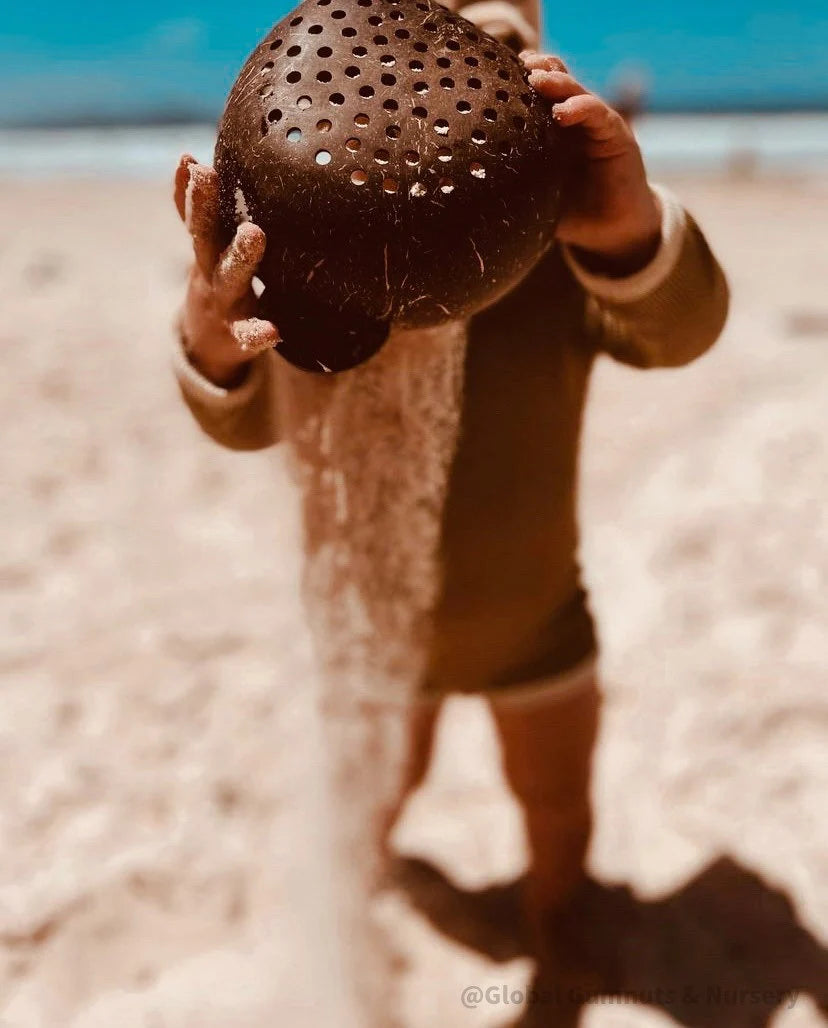 Pala para arena o agua con mango corto