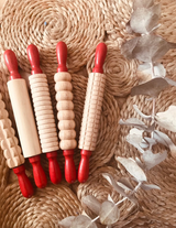 Rodillo de madera pequeño con dibujos
