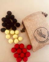 Bolas de fieltro con temática aborigen
