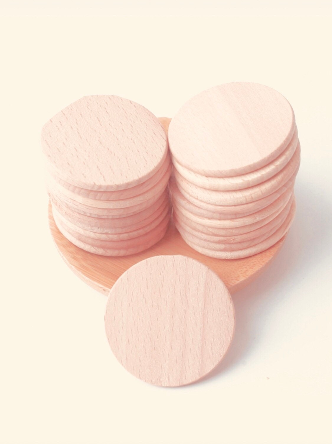Smooth, unfinished 3.5cm round wooden discs for crafting, educational activities, or creative DIY projects.