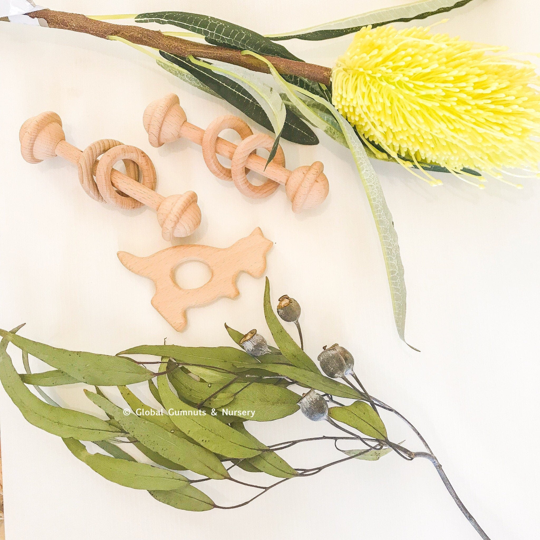 Wooden kangaroo, crafted from natural beech wood for play gyms or pocket gifts.
