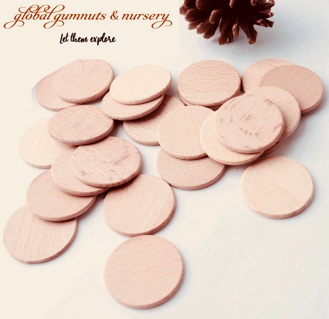Smooth, unfinished 3.5cm round wooden discs for crafting, educational activities, or creative DIY projects.