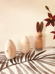 Flat-bottomed wooden egg, ideal for Easter crafts, displays, or creative projects.