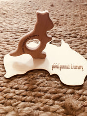 Wooden kangaroo, crafted from natural beech wood for play gyms or pocket gifts.
