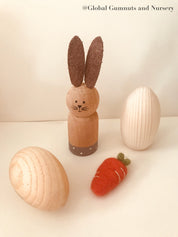 Felt Carrots: Handmade felt carrots for Easter decor and pretend play.