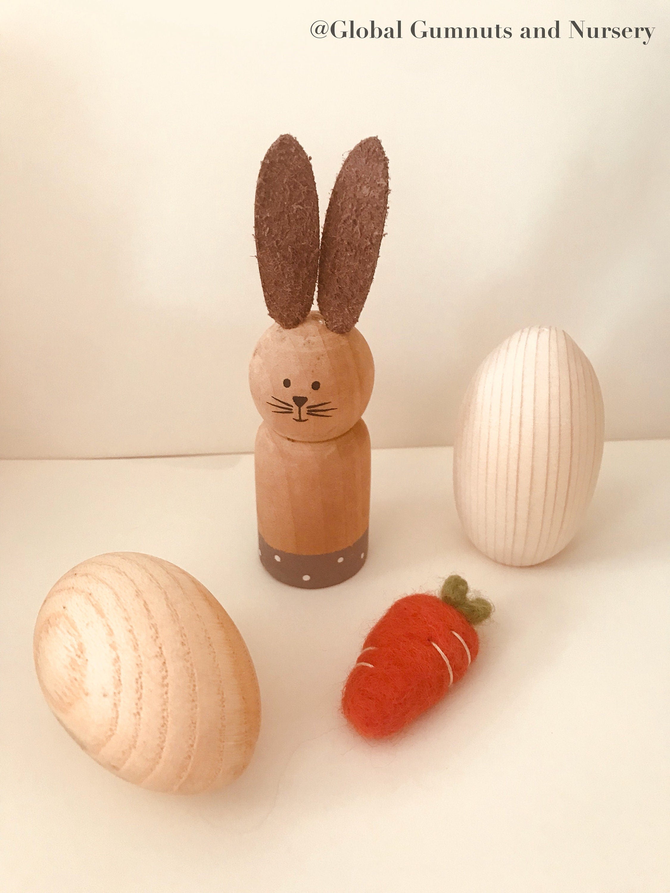 Felt Carrots: Handmade felt carrots for Easter decor and pretend play.