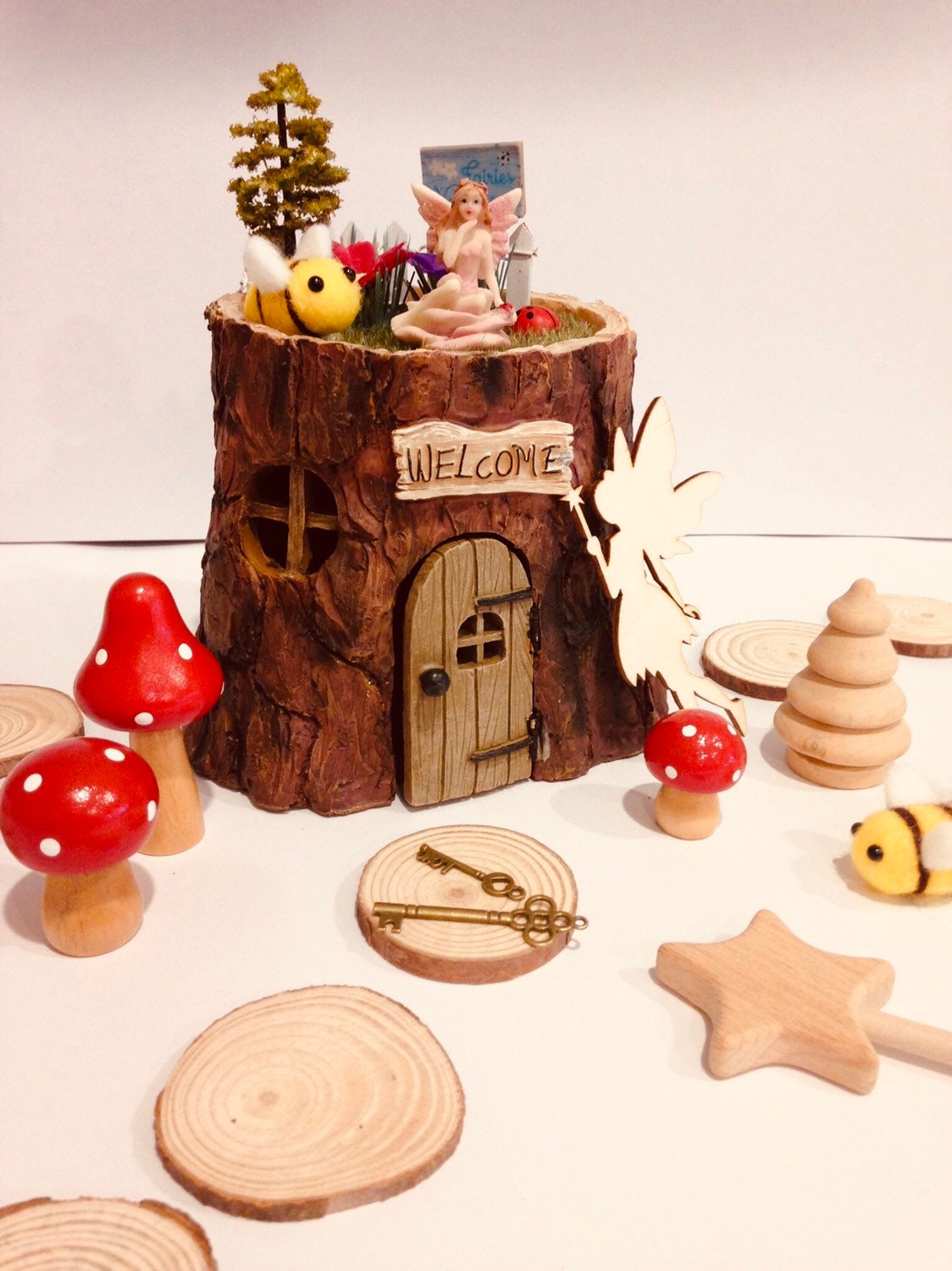 Wood Slices (4-5cm): Small and medium wood slices for rustic crafts.
