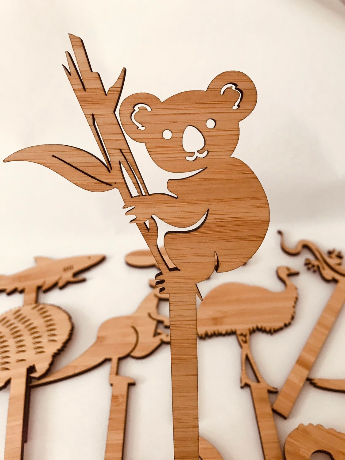 Set of 5 or 10 Australian animal wooden puppets, featuring emu, koala, kangaroo, and more. Ideal for storytelling and imaginative play.