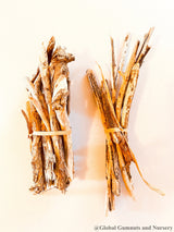 Grandes trozos de madera a la deriva