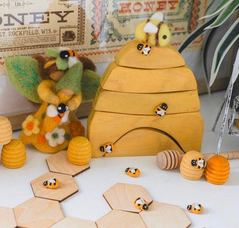 6cm hexagonal wooden tiles, honeycomb-shaped, great for crafting, educational puzzles, and creative decor projects.