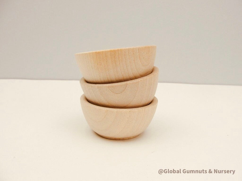 Sorting bowls (set of 3), perfect for organizing or Montessori learning activities.

