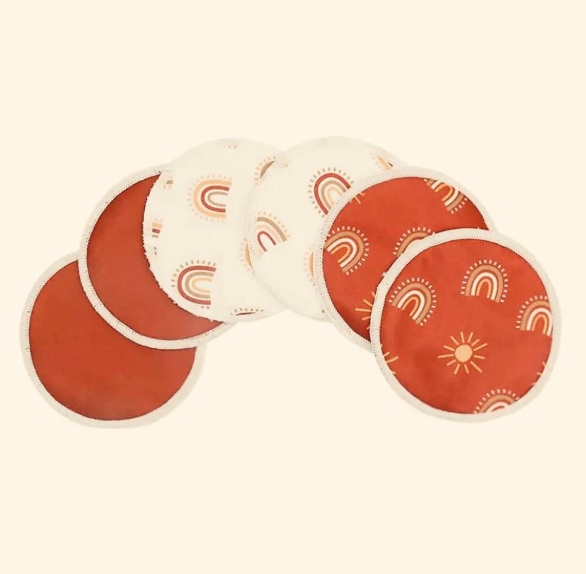 Bamboo nursing pads, eco-friendly breastfeeding essentials offering comfort and protection (12cm).
