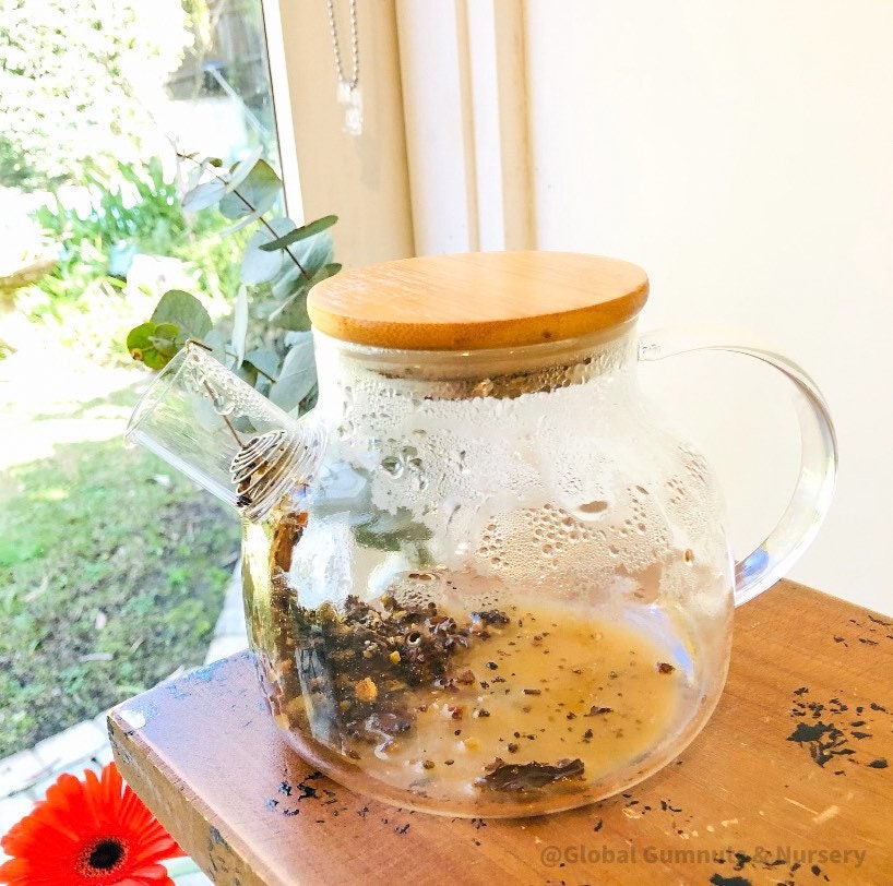 Glass Teapot with Bamboo Lid: Stylish glass teapot with bamboo lid, perfect for tea time or as a display piece for modern decor.