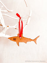 Adorno navideño de tiburón