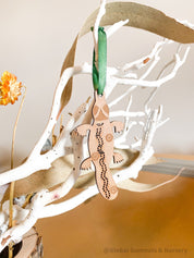 Frilled Neck Lizard Christmas Ornament: Australian animal-themed ornament for holiday decor.