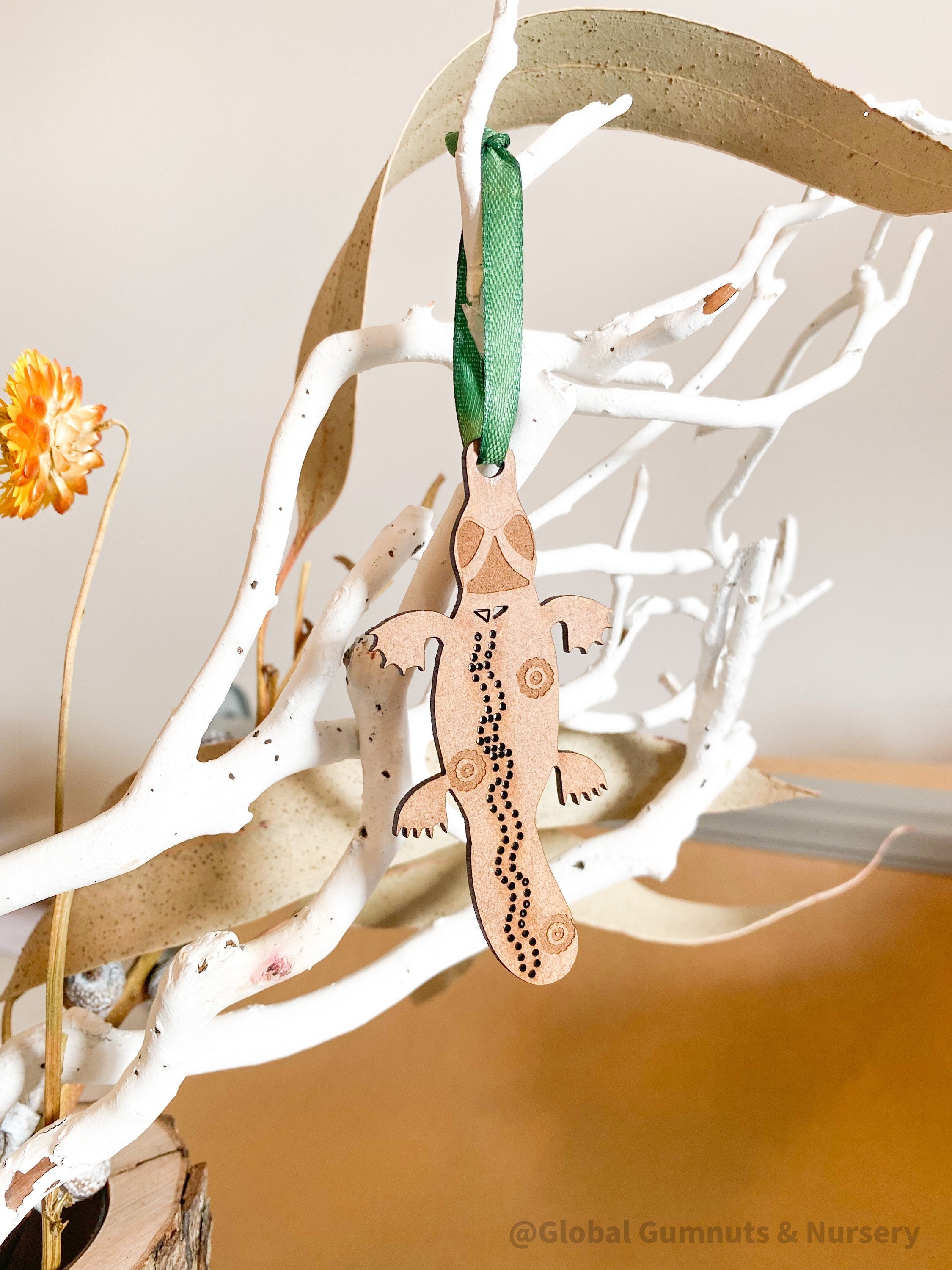 Frilled Neck Lizard Christmas Ornament: Australian animal-themed ornament for holiday decor.