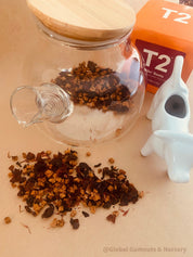 Glass Teapot with Bamboo Lid: Stylish glass teapot with bamboo lid, perfect for tea time or as a display piece for modern decor.